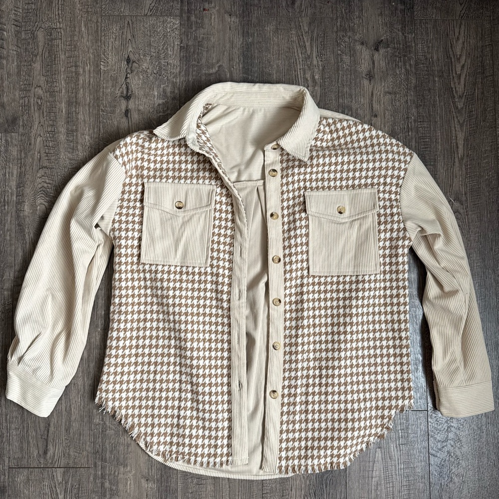 Women’s Beige Houndstooth Button-Down Shacket
